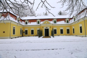 Pluto Lovas Vendégház